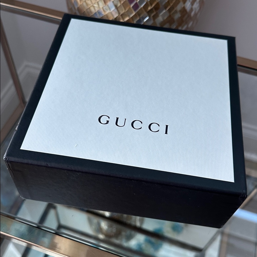 Authentic Gucci scarf - Picture 11 of 16